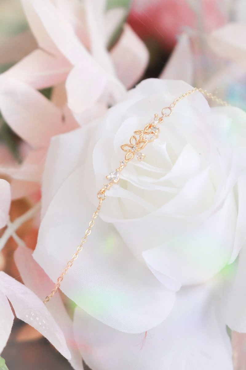 Joie Necklace in Gold (18K Gold-Plated)