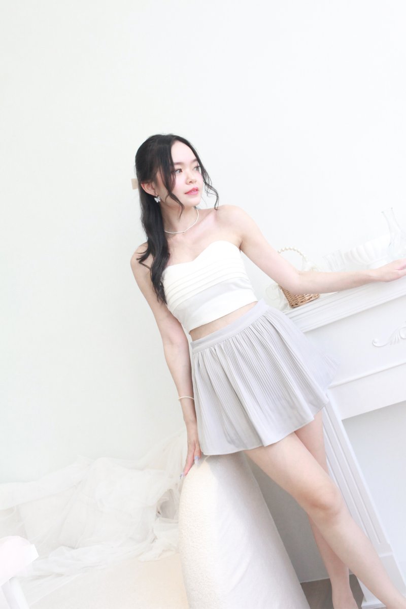 *DEFECT* Essence Pleated Padded Top in White in XS