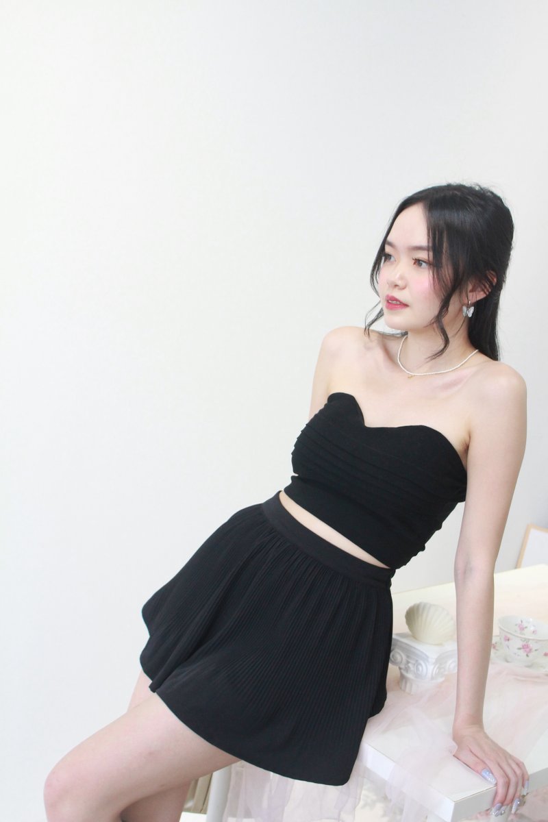 Essence Pleated Padded Top in Black