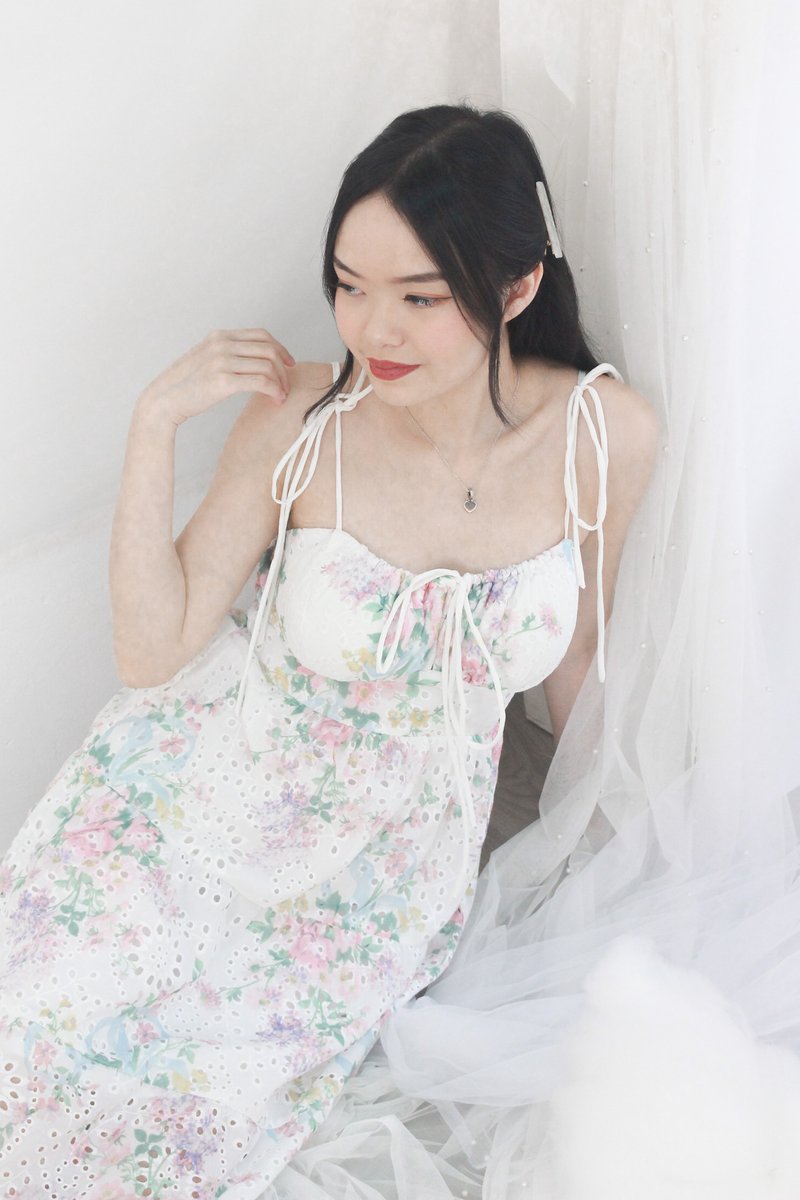 Moment Padded Eyelet Embroidery Dress in White Floral